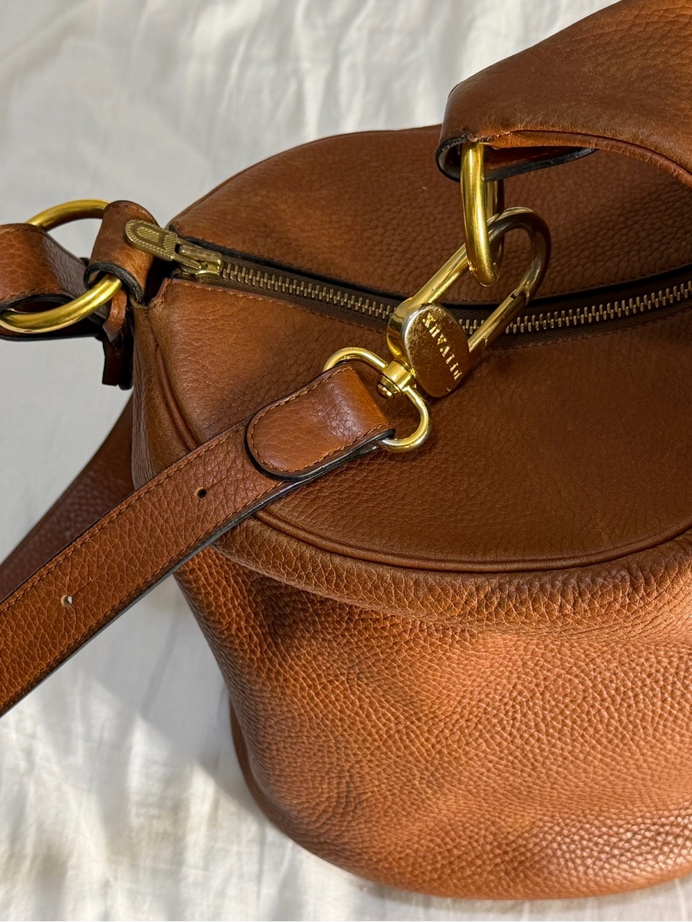 Vintage Delvaux Brown Leather with Gold Carabiner- Modele Depose Bucket bag - Picture 3 of 16
